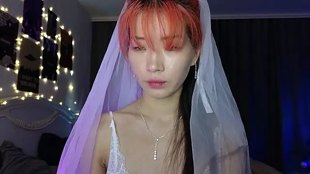 Snapshot of E_v_E_ chatting on 01.13.25 E v E online show from 01.13.25