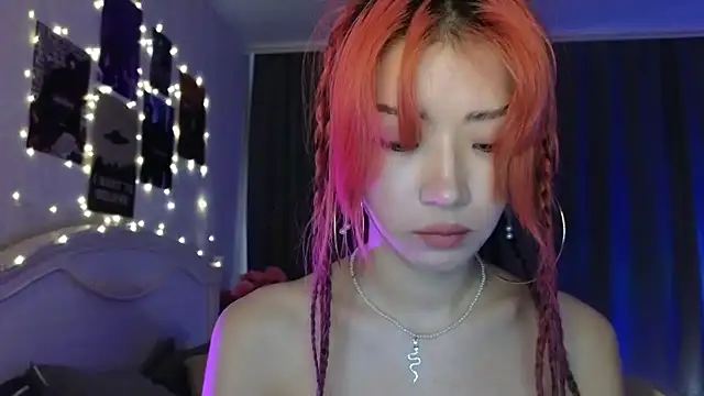 Snapshot of E_v_E_ chatting on 01.17.25 E v E online show from 01.17.25