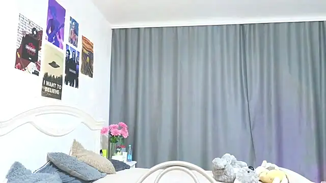 Snapshot of E_v_E_ chatting on 01.25.25 E v E online show from 01.25.25