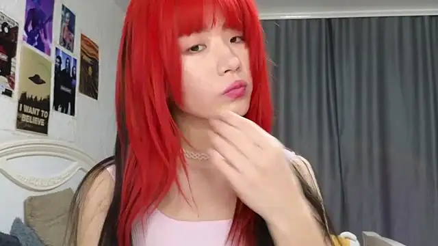 Snapshot of E_v_E_ chatting on 02.01.25 E v E online show from 02.01.25