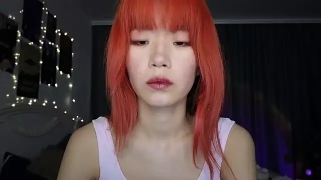 Snapshot of E_v_E_ chatting on 02.15.25 E v E online show from 02.15.25