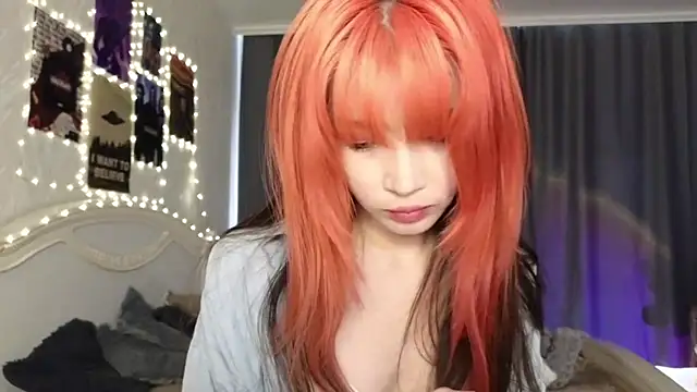 Snapshot of E_v_E_ chatting on 02.18.25 E v E online show from 02.18.25