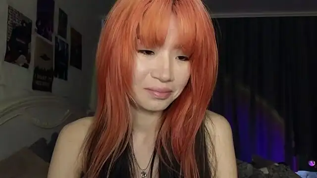 Snapshot of E_v_E_ chatting on 03.04.25 E v E online show from 03.04.25