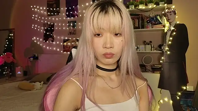 Snapshot of E_v_E_ chatting on 02.17.26 E v E online show from 02.17.26