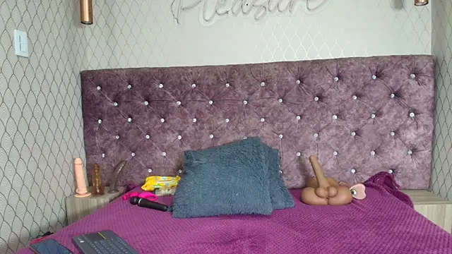 VALENTINA3x online show from 04.30.26