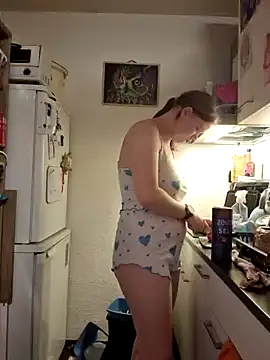 Snapshot of rose_bunny chatting on 01.17.25 rose bunny online show from 01.17.25