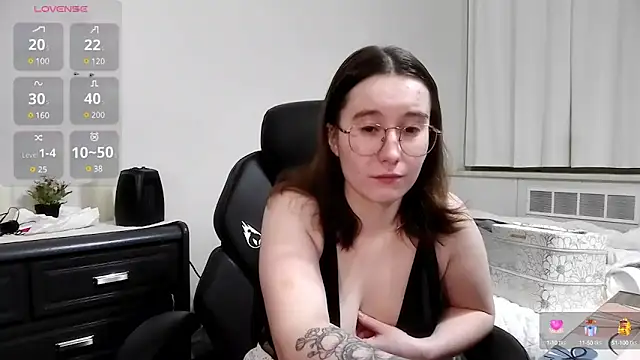 Snapshot of Kinkycouple1789 chatting on 12.27.24 Kinkycouple1789 online show from 12.27.24