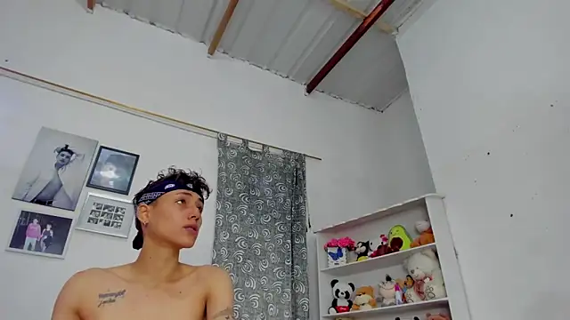 Snapshot of megan_100 chatting on 02.18.26 megan 100 online show from 02.18.26