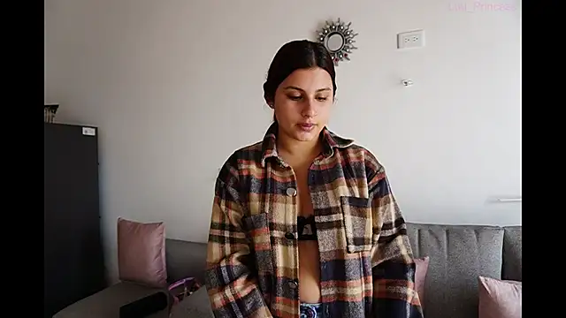 Snapshot of Luu_Princess chatting on 01.04.25 Luu Princess online show from 01.04.25