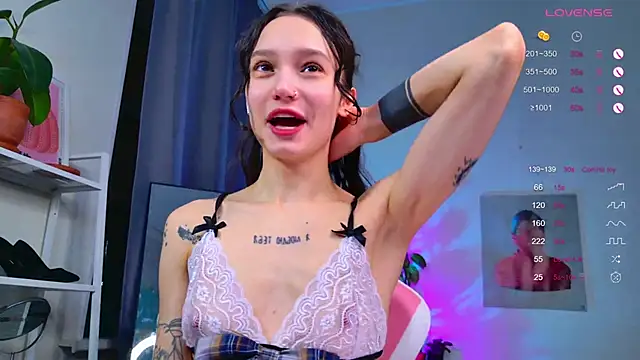 Snapshot of MyLou_ chatting on 11.29.25 MyLou online show from 11.29.25