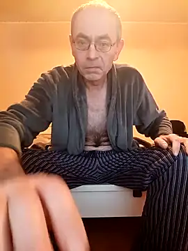 BesterJunge45 online show from 11.23.25