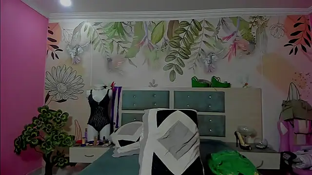 Snapshot of bigblackhotx1 chatting on 02.04.26 bigblackhotx1 online show from 02.04.26