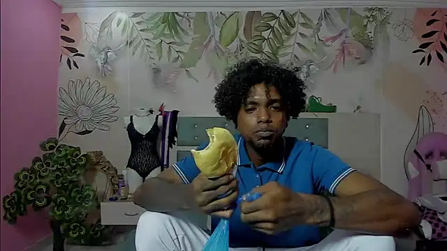 Snapshot of bigblackhotx1 chatting on 02.07.26 bigblackhotx1 online show from 02.07.26