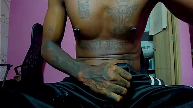 Snapshot of bigblackhotx1 chatting on 03.18.26 bigblackhotx1 online show from 03.18.26