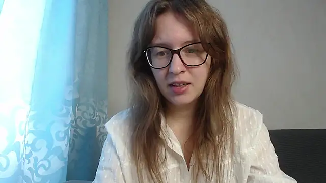 Snapshot of Ari_Storm chatting on 12.18.24 Ari Storm online show from 12.18.24
