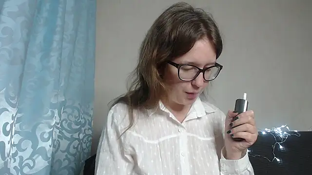 Snapshot of Ari_Storm chatting on 12.18.24 Ari Storm online show from 12.18.24