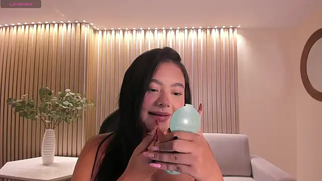 Snapshot of GabriellaLee chatting on 06.14.26 GabriellaLee online show from 06.14.26