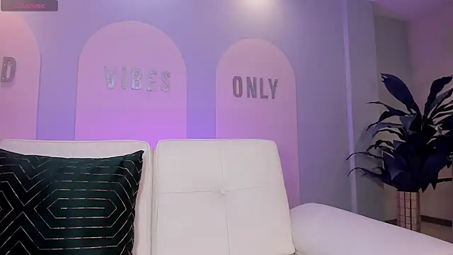 StacyWoods online show from 04.30.26