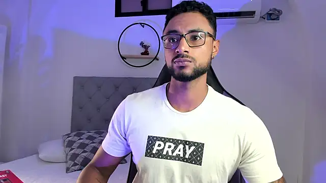 LiamGarcia1 online show from 02.01.25