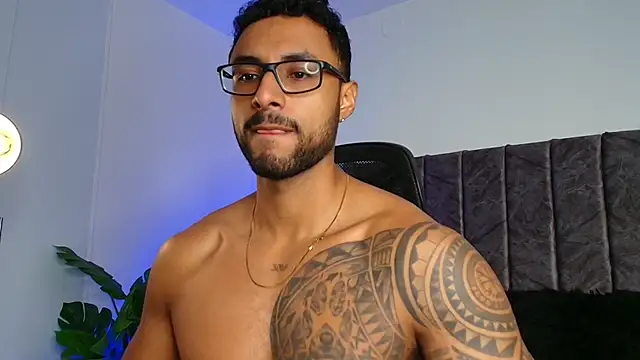 LiamGarcia1 online show from 10.20.25