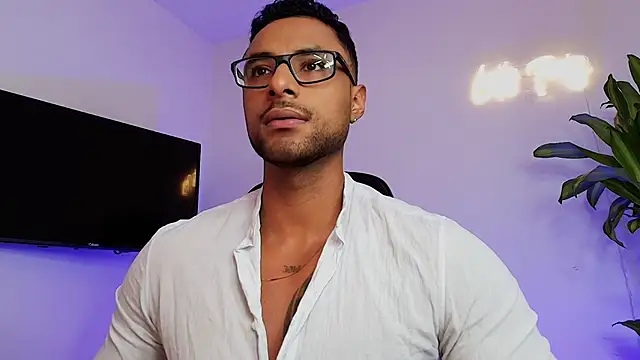 LiamGarcia1 online show from 12.19.25