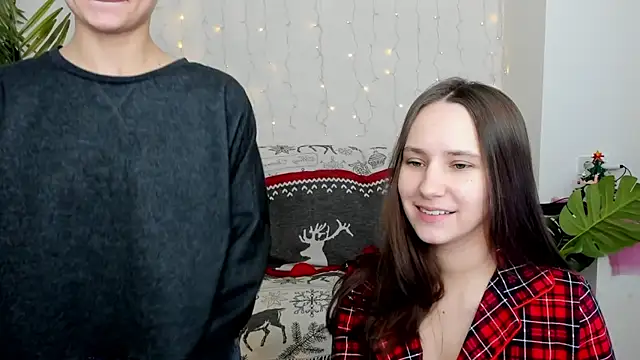Snapshot of HotCaramellsTV chatting on 01.04.25 HotCaramellsTV online show from 01.04.25