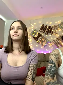 Snapshot of HotCaramellsTV chatting on 10.20.25 HotCaramellsTV online show from 10.20.25