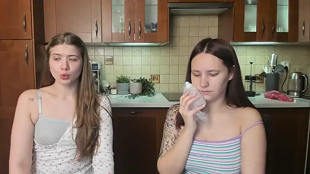 HotCaramellsTV online show from 06.18.26