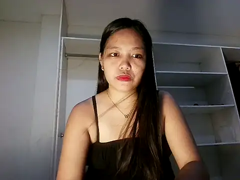 Snapshot of prettythalia chatting on 07.19.26 prettythalia online show from 07.19.26