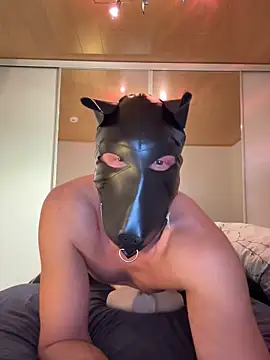 Snapshot of PlayDog123 chatting on 03.22.25 PlayDog123 online show from 03.22.25