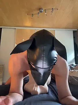 Snapshot of PlayDog123 chatting on 10.04.25 PlayDog123 online show from 10.04.25