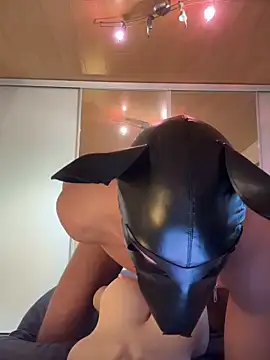 Snapshot of PlayDog123 chatting on 10.11.25 PlayDog123 online show from 10.11.25