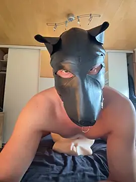 Snapshot of PlayDog123 chatting on 10.16.25 PlayDog123 online show from 10.16.25