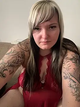 Snapshot of CurvyAngelina_Official chatting on 11.08.25 CurvyAngelina Official online show from 11.08.25