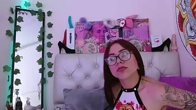 Snapshot of sarawiliamx chatting on 02.18.25 sarawiliamx online show from 02.18.25