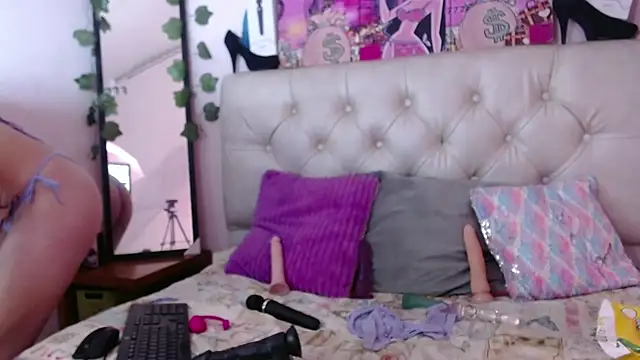 Snapshot of sarawiliamx chatting on 02.28.25 sarawiliamx online show from 02.28.25