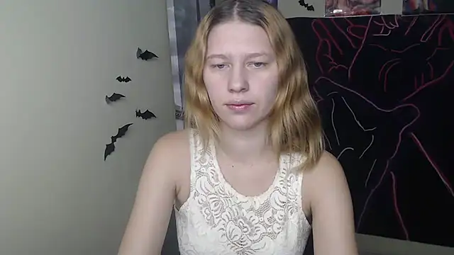 Snapshot of StellaCRL chatting on 11.18.25 StellaCRL online show from 11.18.25