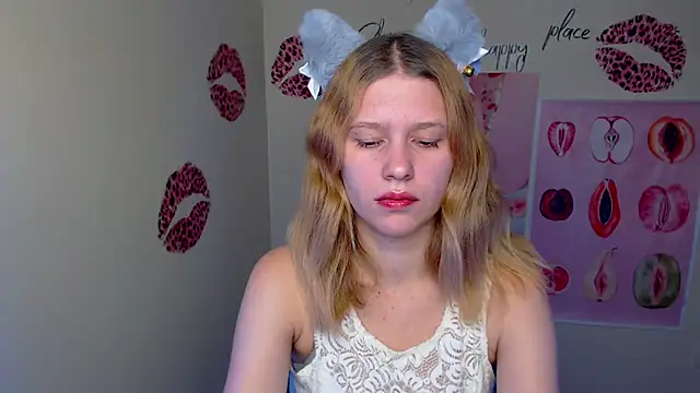 Snapshot of StellaCRL chatting on 11.23.25 StellaCRL online show from 11.23.25