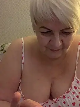 Laura Millf online show from 01.30.25