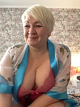 Laura Millf online show from 02.08.25