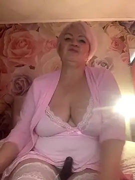 Laura Millf online show from 04.23.26