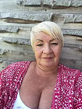 Laura Millf online show from 07.31.26