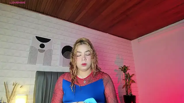 Snapshot of Lizzie-Evans chatting on 07.23.26 Lizzie-Evans online show from 07.23.26