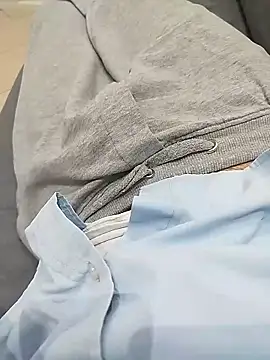 Snapshot of ptrz990 chatting on 11.19.25 ptrz990 online show from 11.19.25