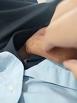 Snapshot of ptrz990 chatting on 11.29.25 ptrz990 online show from 11.29.25