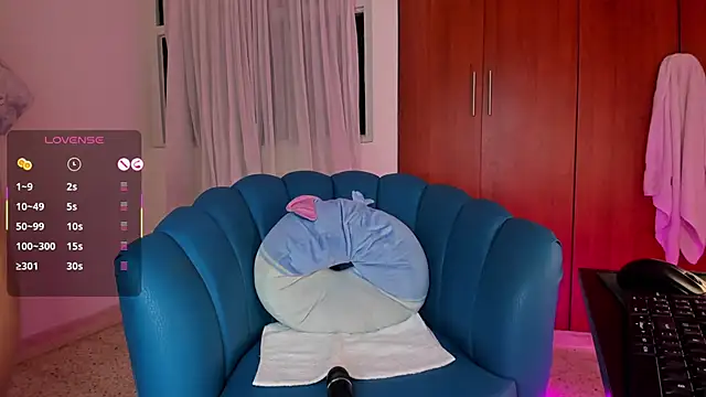 Snapshot of Julie_Markk chatting on 11.13.25 Julie Markk online show from 11.13.25