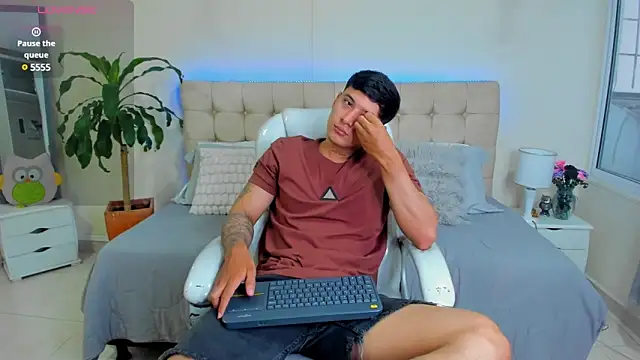 Damian23   online show from 02.13.25