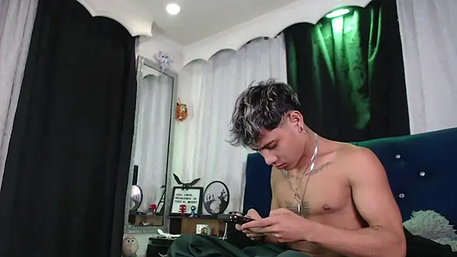 Snapshot of Sexys_Boys_Hot1 chatting on 07.13.26 Sexys Boys Hot1 online show from 07.13.26