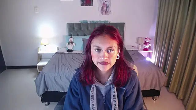 Snapshot of Kat_cute_ chatting on 12.19.24 Kat cute  online show from 12.19.24