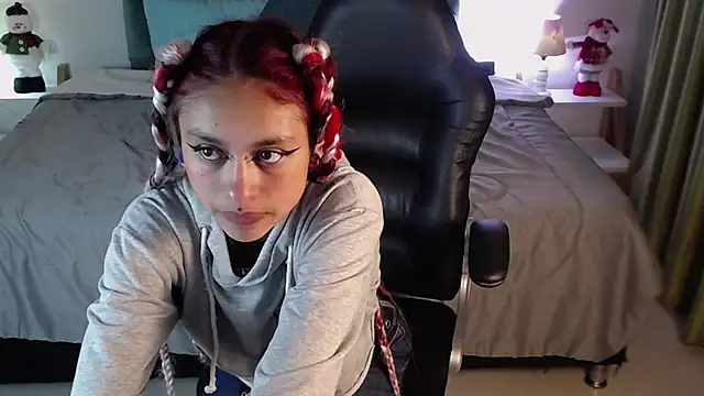 Snapshot of Kat_cute_ chatting on 12.23.24 Kat cute  online show from 12.23.24